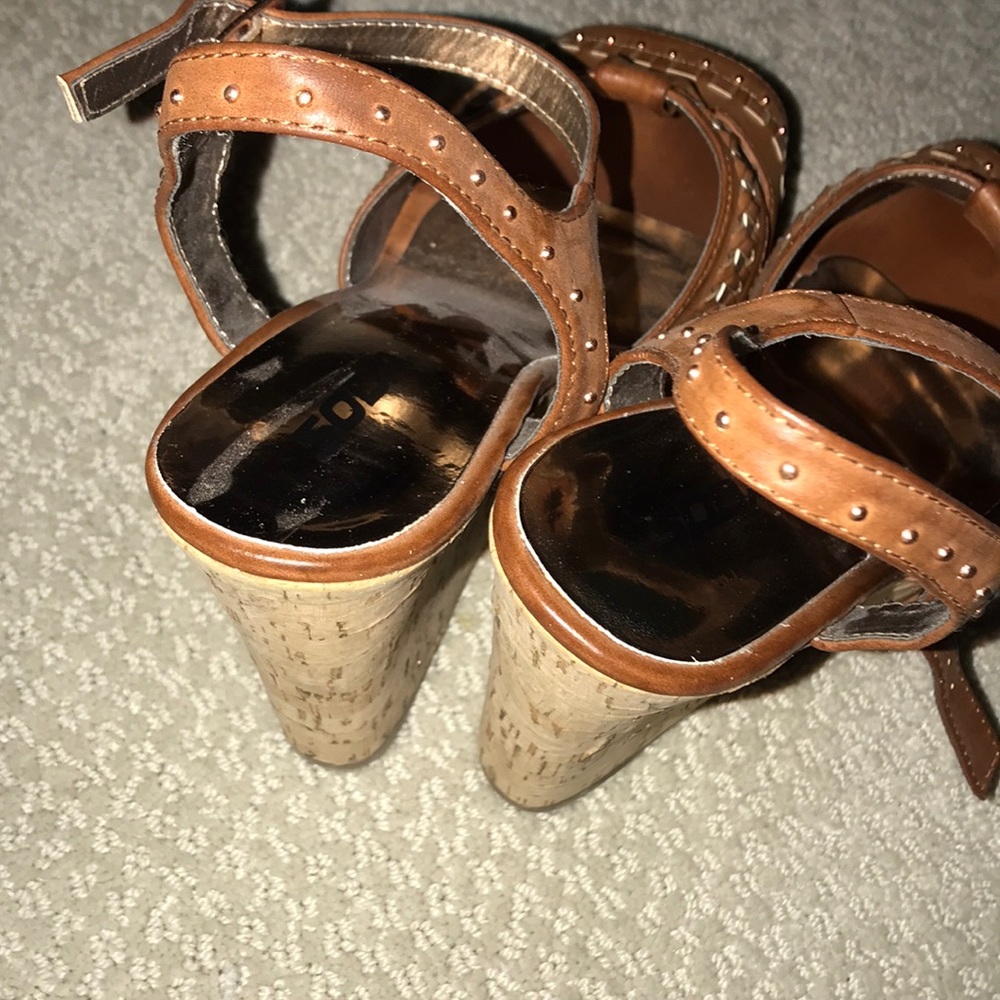 Heels - Picture 2 of 2